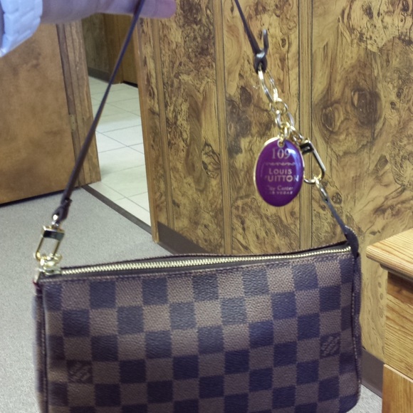 Louis Vuitton Limited Edition Cle de Maison Las Vegas City Center Bag Charm - Picture 8 of 13